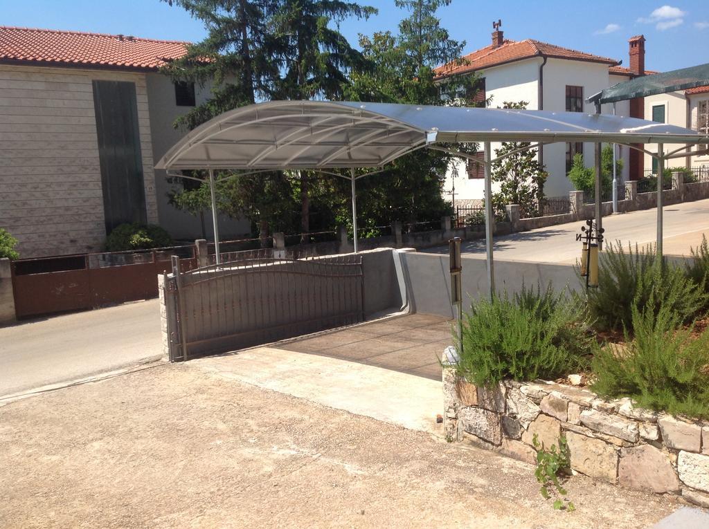 Apartmani Roic Stari Grad Kültér fotó